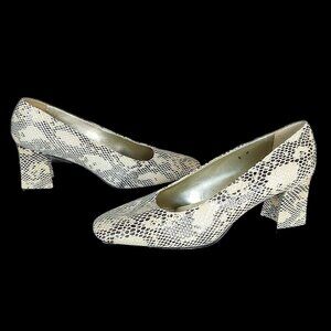 NWOT! Snakeskin Vintage Classic Leather Pumps Heels Margaret J. Size 8 NOS
